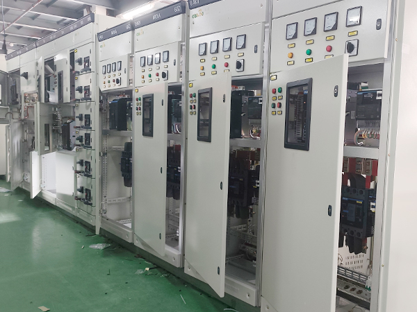 Apa Perbedaan Antara Kabinet Kontrol PLC dan Kabinet Relai Tradisional?